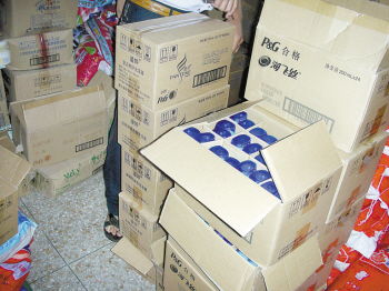 銅山查獲3500余瓶假冒洗發(fā)水，日用品銷(xiāo)售安全引關(guān)注